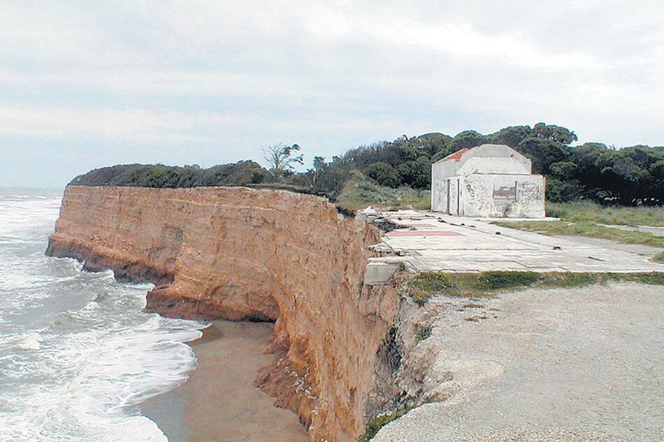 En algunos sitios, la erosión hizo retroceder la playa hasta siete metros.