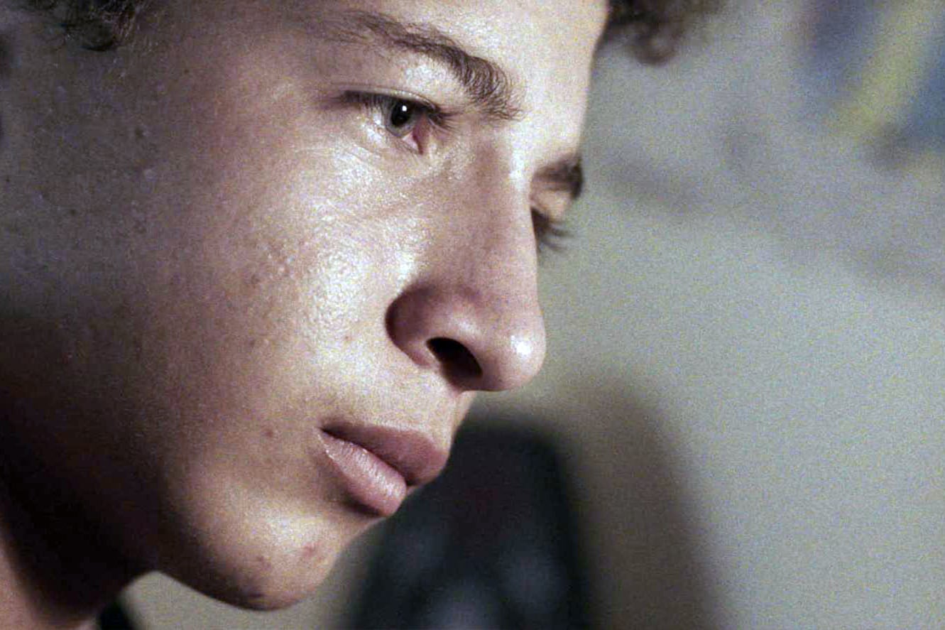 "Saudade fez morada aqui dentro" se filmó en lugares reales con actores no profesionales.