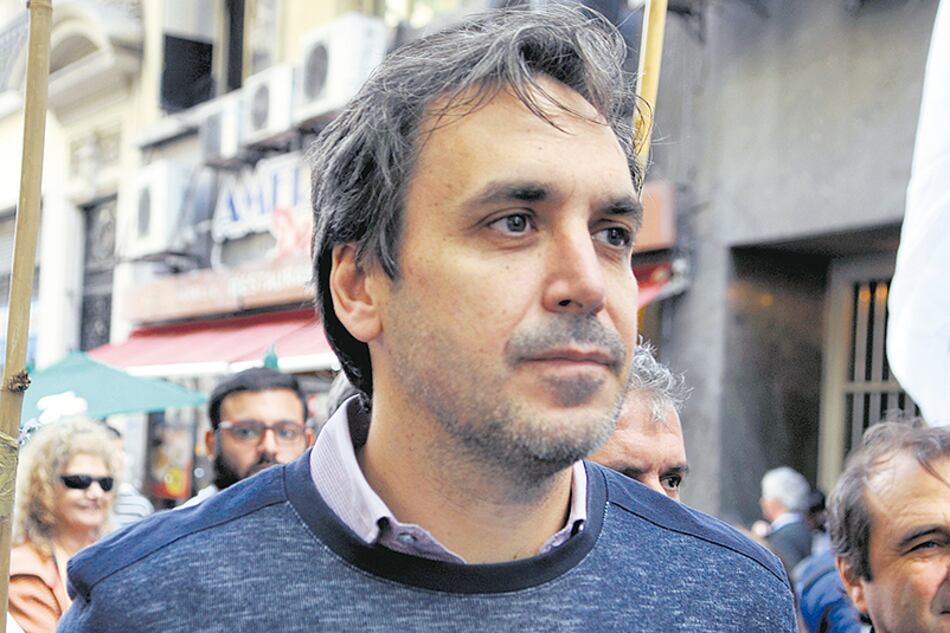 El juez Ramos Padilla participó de la marcha por el Día de la Memoria.