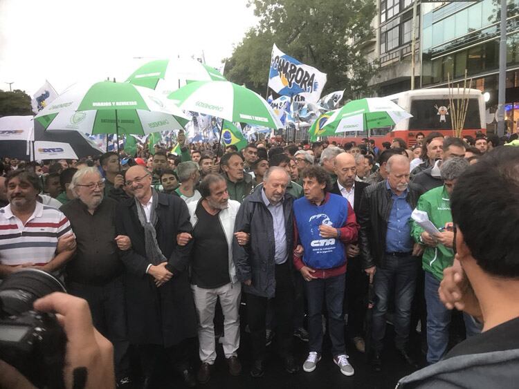 Carlos Tomada, Hugo Yasky, Pablo Micheli y Omar Plaini marchan por Lula.