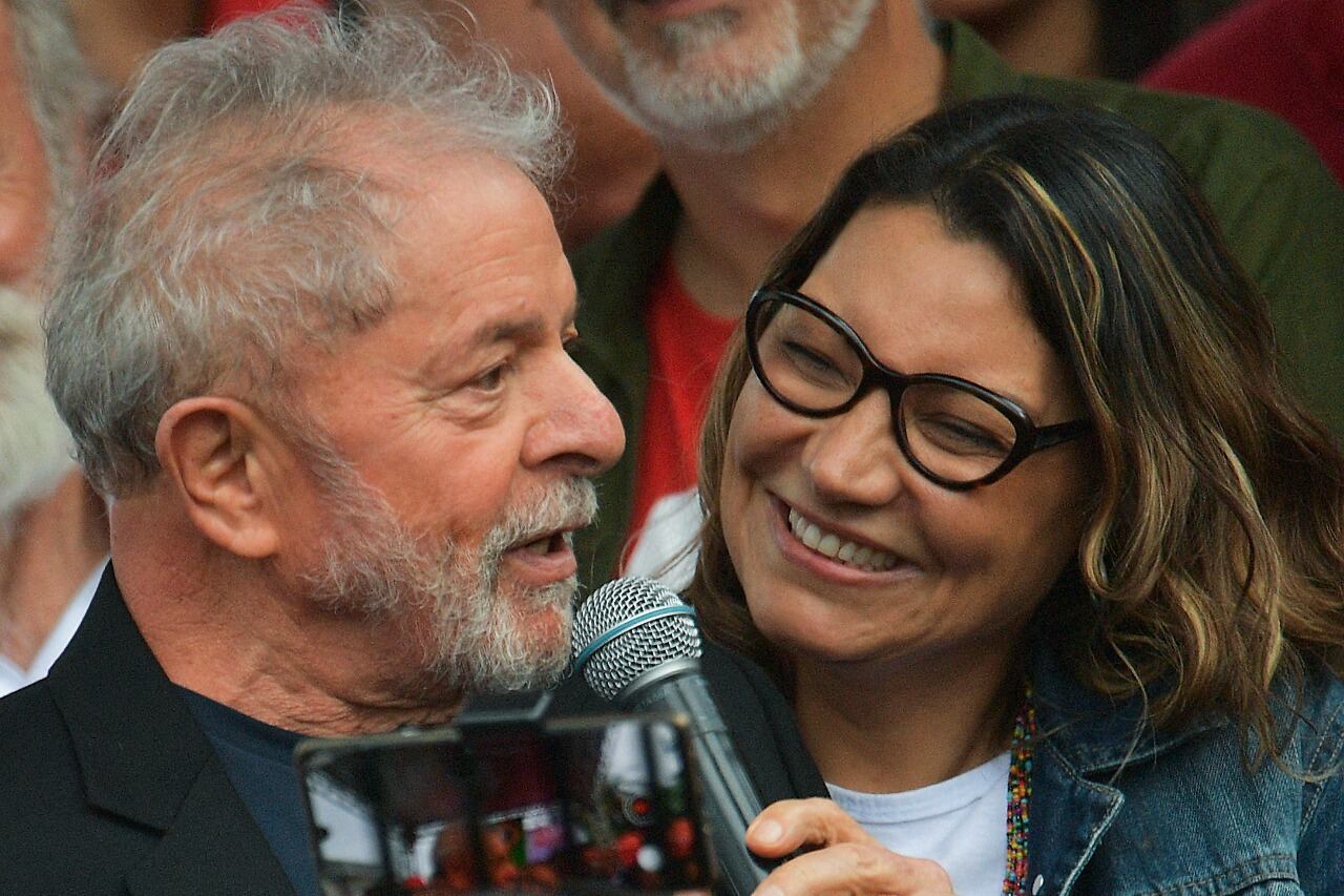 Lula junto a Janja en Curutiba en noviembre de 2019.