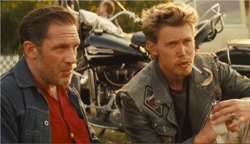 Tom Hardy como Johnny y Austin Butler como Benny
en "El club de los vándalos"