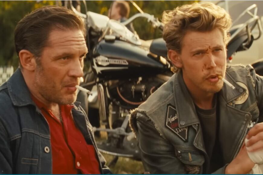 Tom Hardy como Johnny y Austin Butler como Benny
en "El club de los vándalos"