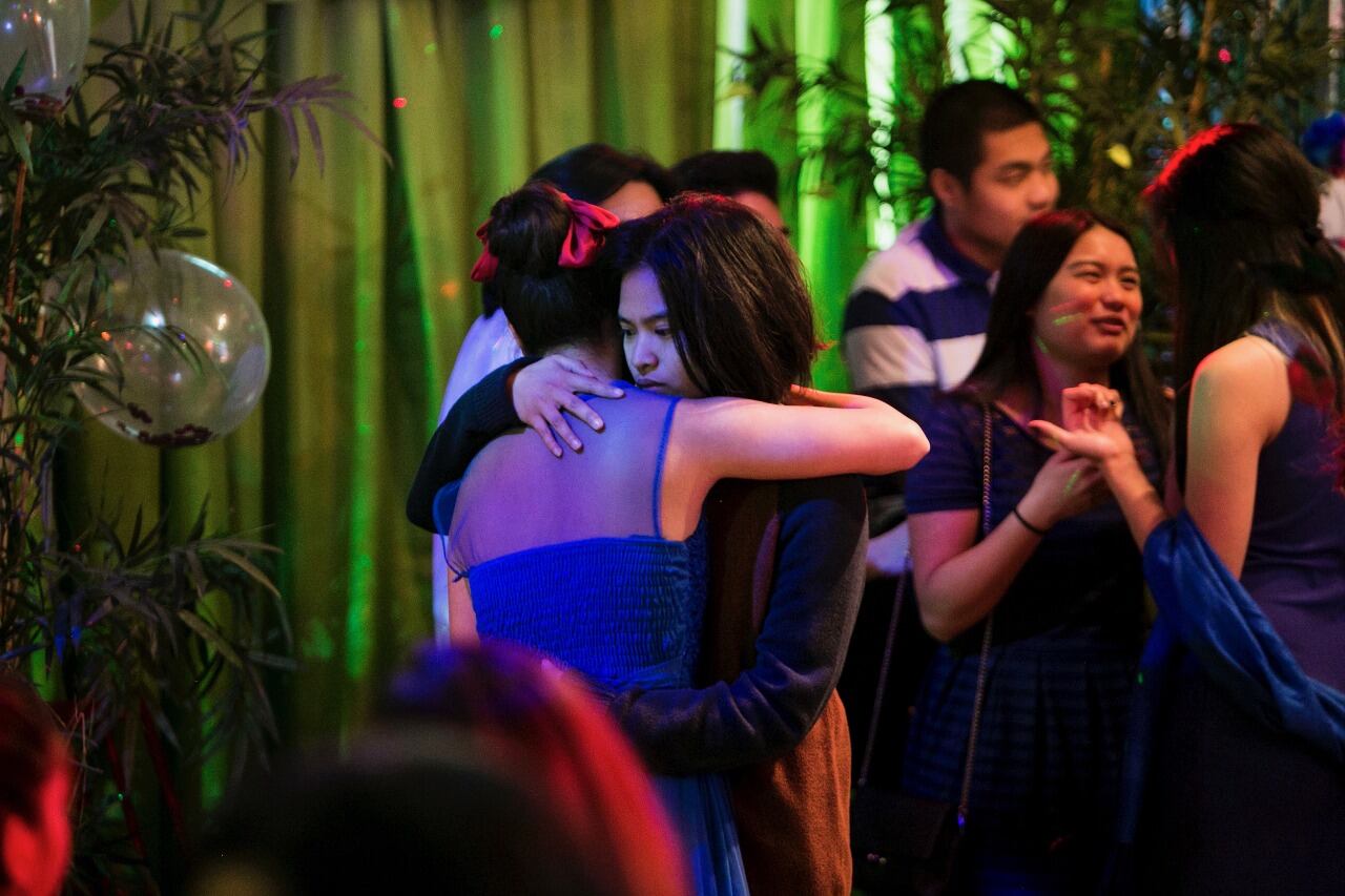 Nadie se cuestiona demasiado los poderes de la protagonista adolescente.