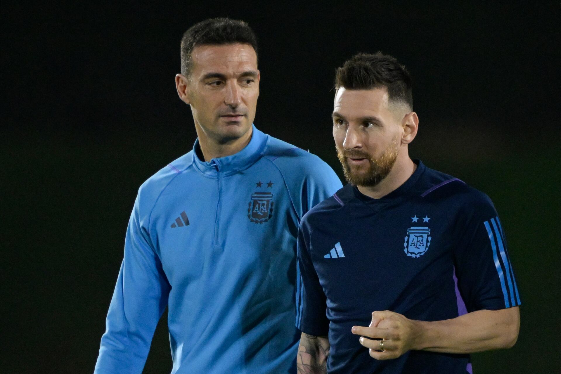 Lionel Scaloni junto a Messi