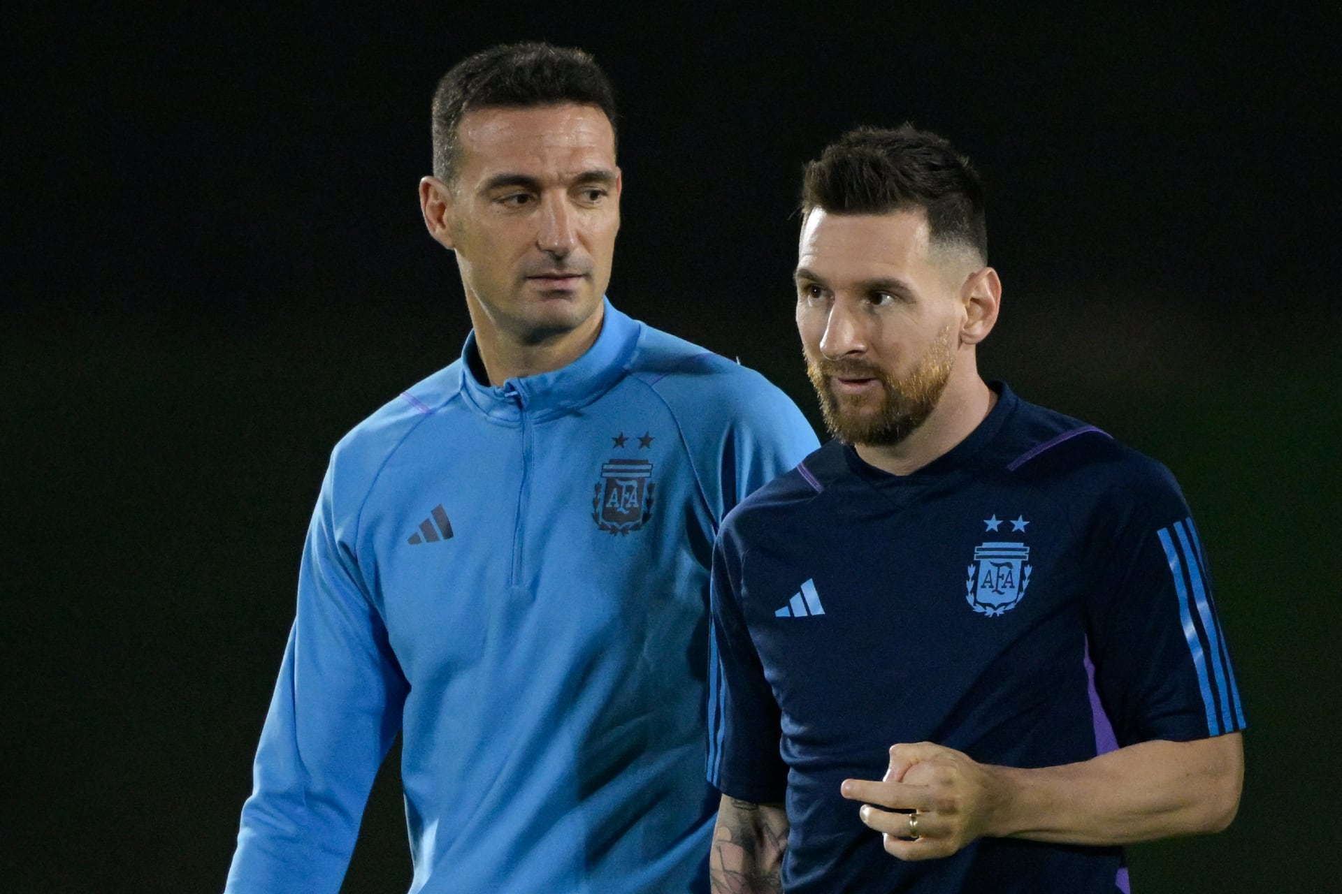 Lionel Scaloni junto a Messi