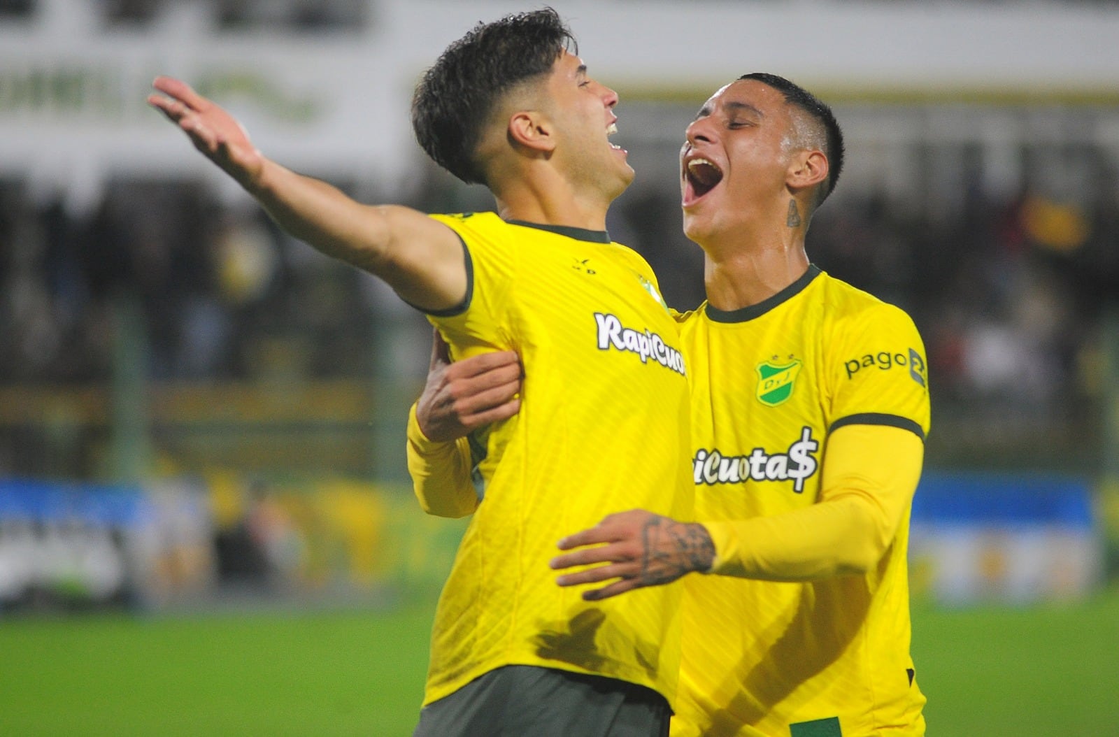 Ramos Mingo celebra el tanto que metió al Halcón en play-offs