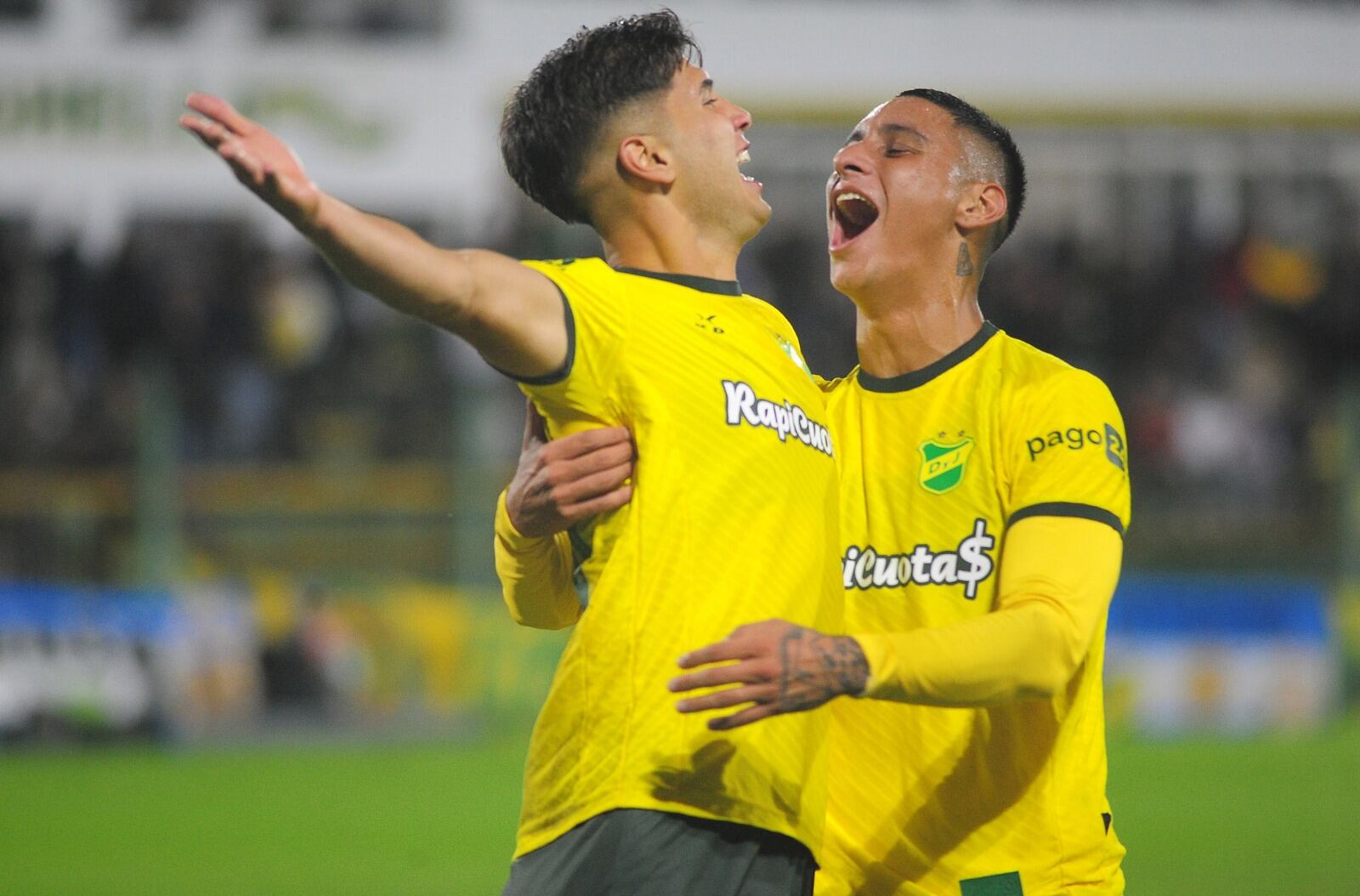 Ramos Mingo celebra el tanto que metió al Halcón en play-offs