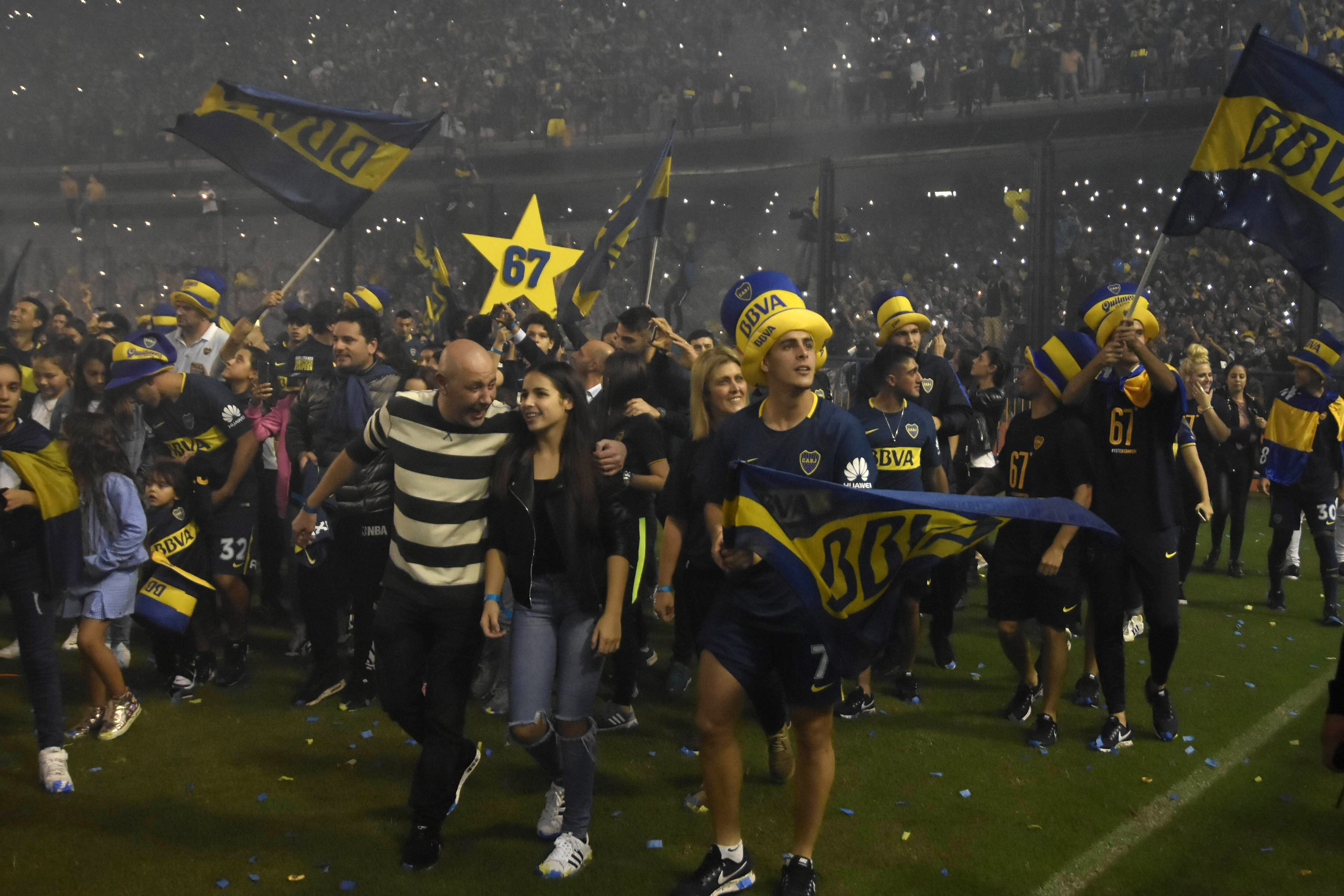 Pavón y Magallán en los festejos en la Bombonera. El delantero podría emigrar después del Mundial, el defensor quizás antes.