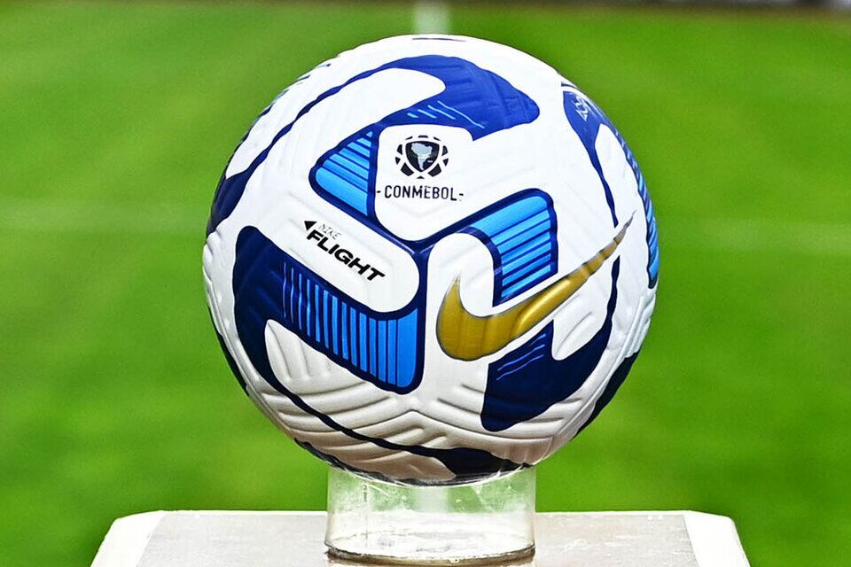 Pelota oficial de la Copa Libertadores y de la Sudamericana.