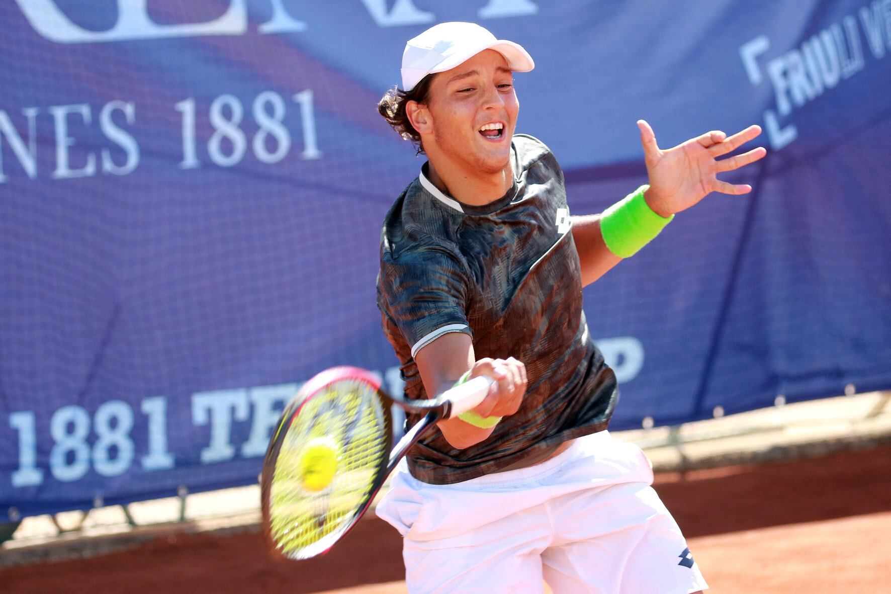 Darderi es hoy el mejor tenista junior nacido en Argentina, pero por la falta de apoyo local está jugando como italiano.