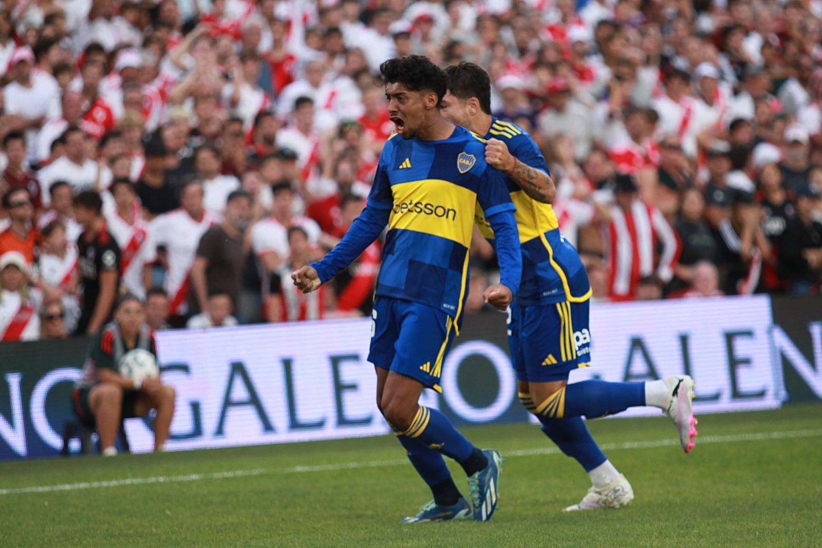 Medina festeja el empate en el Monumental.