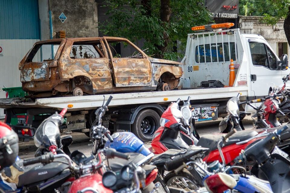 Se retiraron cincuenta autos y 300 motos.