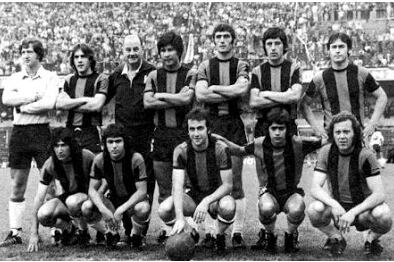 Viola (h), segundo arriba, de izquierda a derecha.