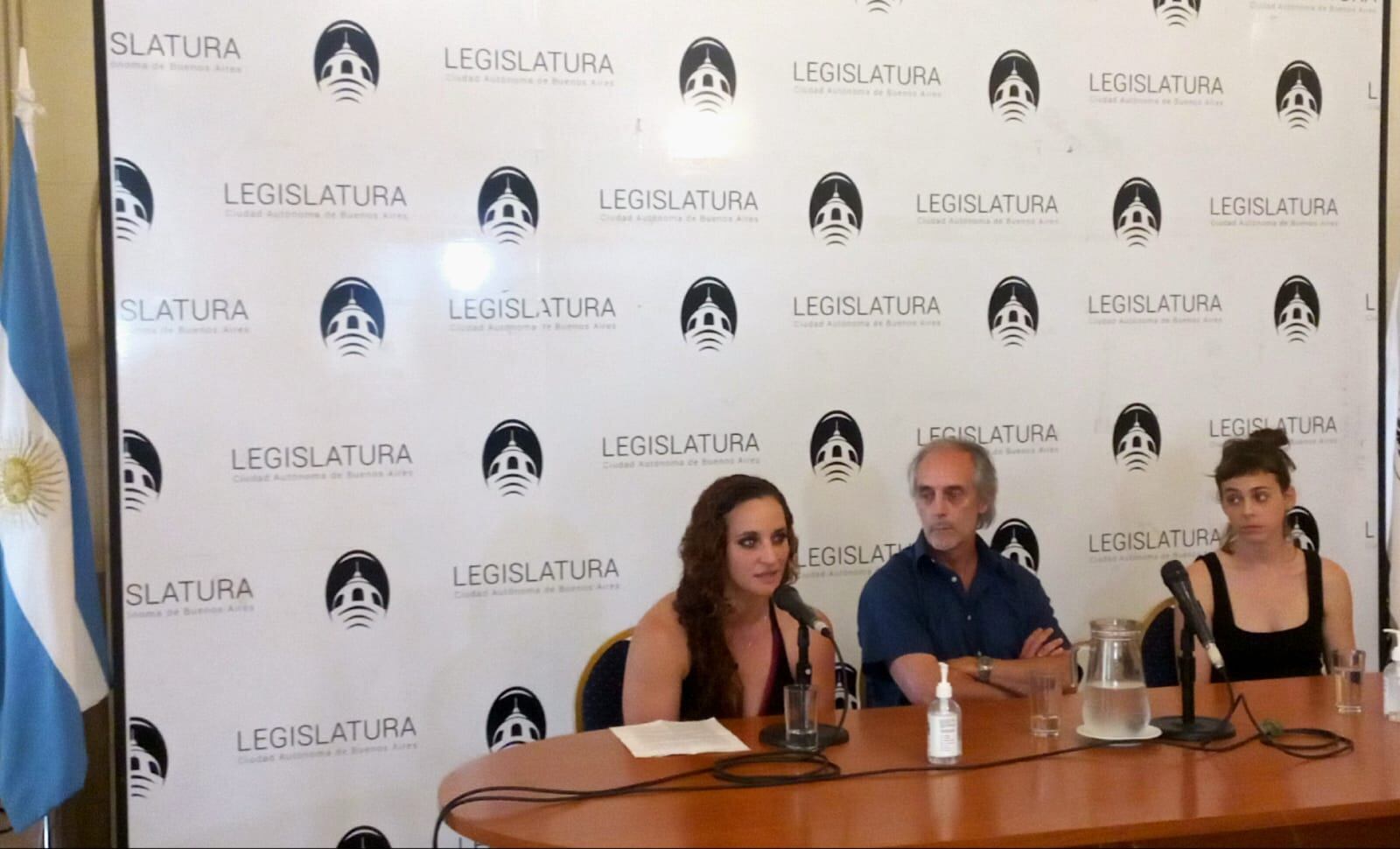 Parigi, el legislador Morresi y la directora Michalewicz.