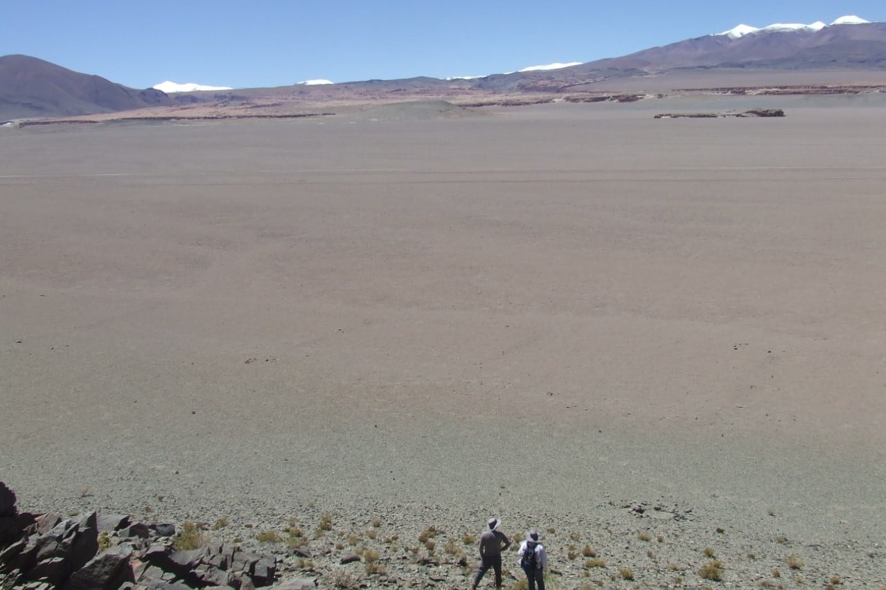 Quebrada de Miriguaca. Las líneas en el terreno son los canales de riego.