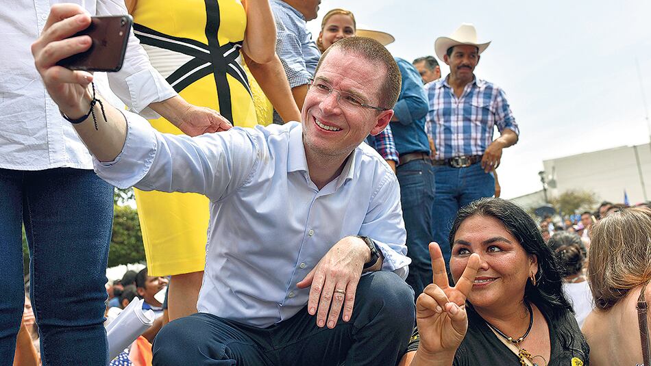 Anaya es el candidato de una alianza de derecha-izquierda.