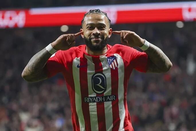 Memphis Depay ya marcó el tanto que depositó al Aleti en semis