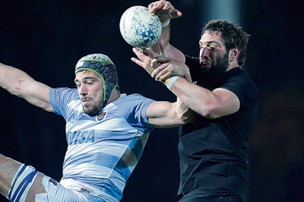 En el primer tiempo, Los Pumas jugaron de igual a igual ante un equipo que no perdona los errores.