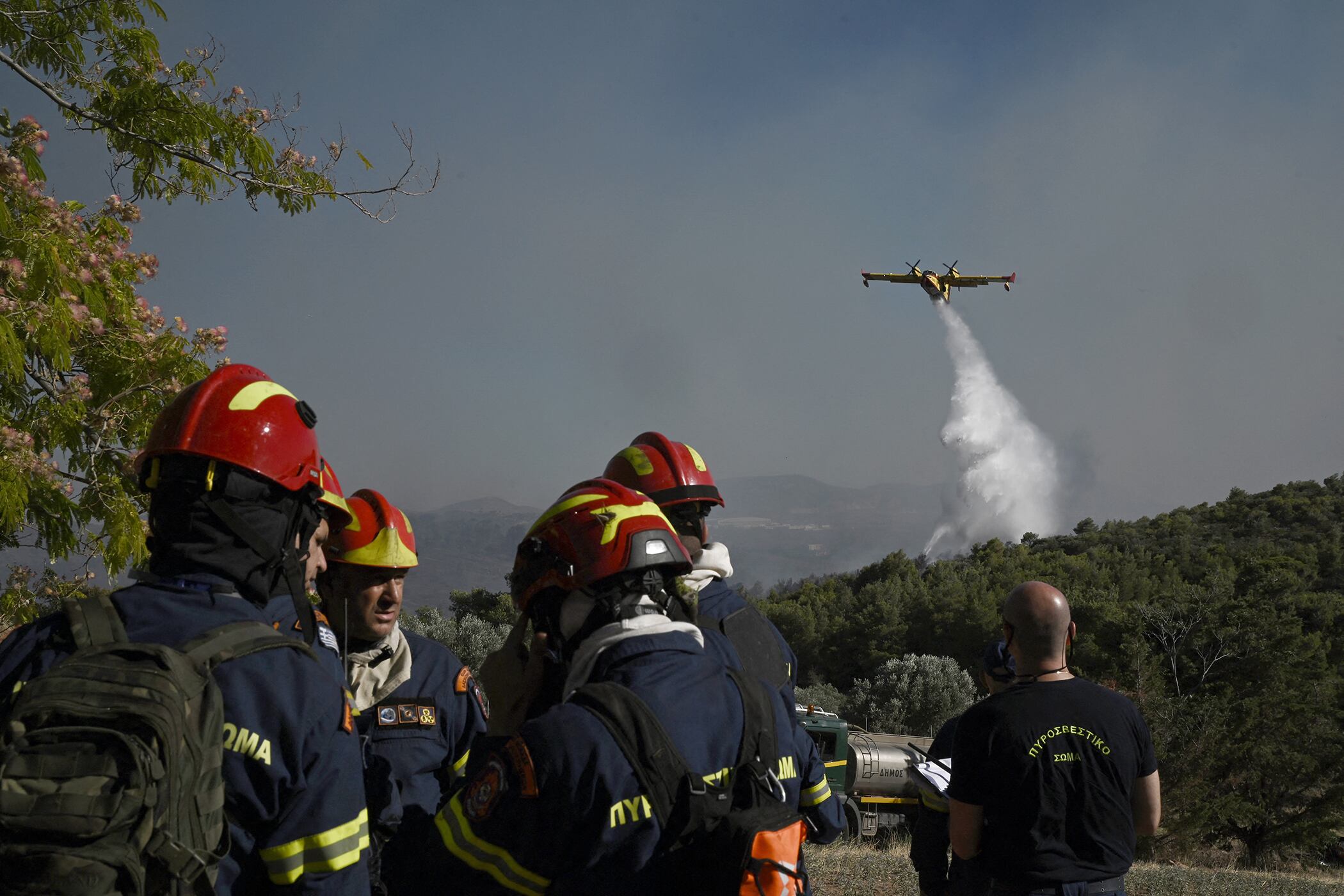 El calor complica las tareas de los bomberos en Grecia.