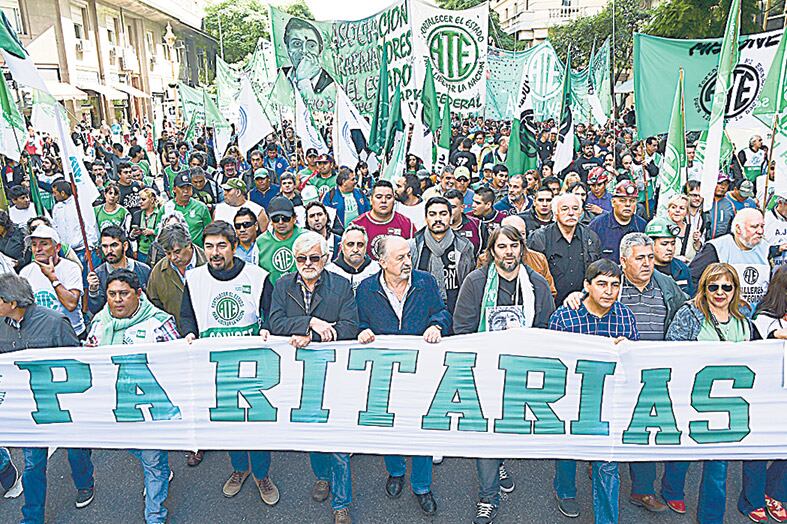Los estatales protestaron frente al ministerio que conduce Andrés Ibarra, en el microcentro porteño.