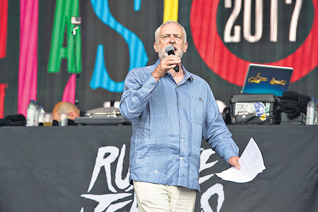 En el festival musical más importante del Reino Unido, el de Glastonbury, la multitud idolatró a Corbyn.