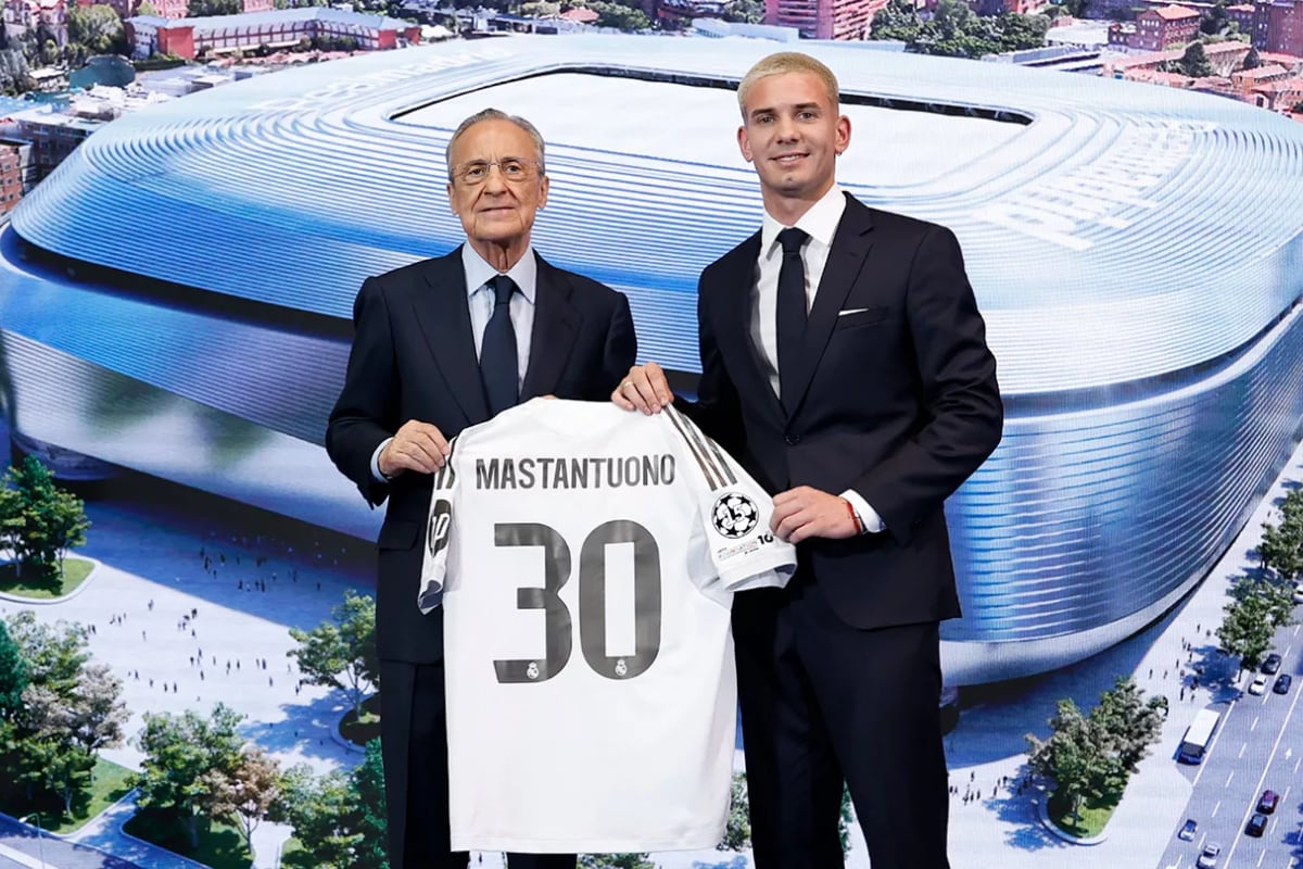 Franco Mastantuono junto a Florentino Pérez, presidente del Real Madrid