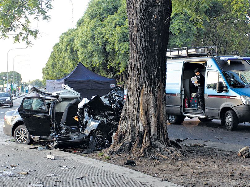 Se presume que el auto iba a 180 o 200 kilómetros por hora.