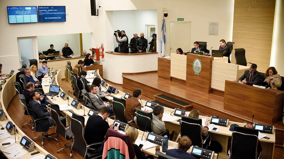 Citan aprietes de la mafia de los taxis y de empresarios desarrolladores inmobiliarios, entre otros.