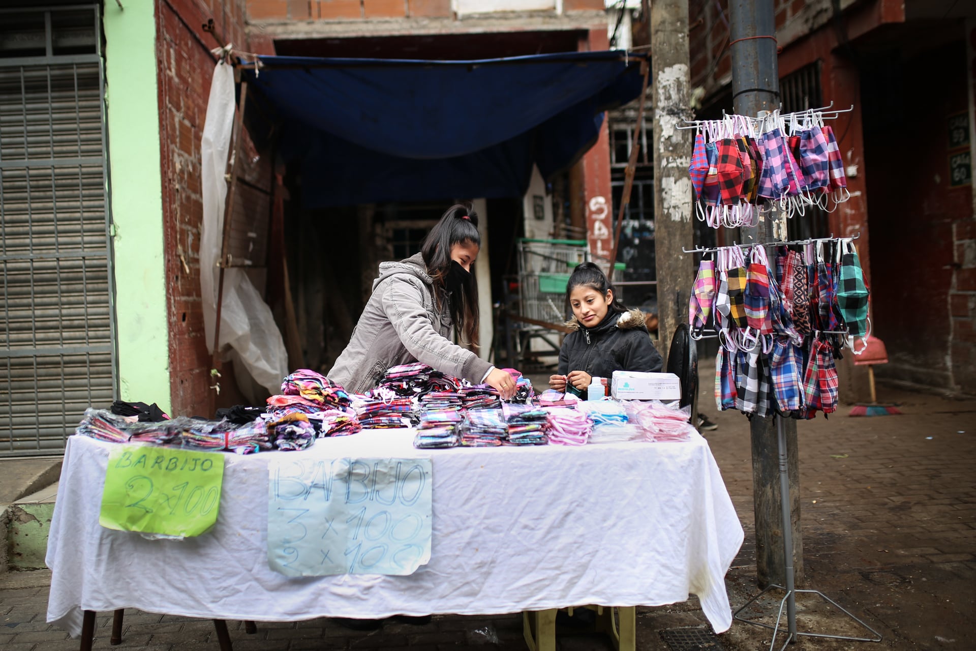 Vendedoras ambulantes denuncian el hostigamiento de la Policía y el robo mercadería.