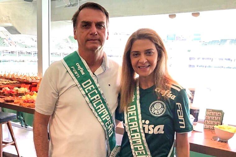 Bolsonaro y Leila Pereira, en el estadio Allianz Parque