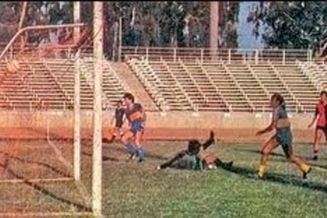 Gatti entra solo para el gol pero Mendoza ya definió para el 2-0 parcial.