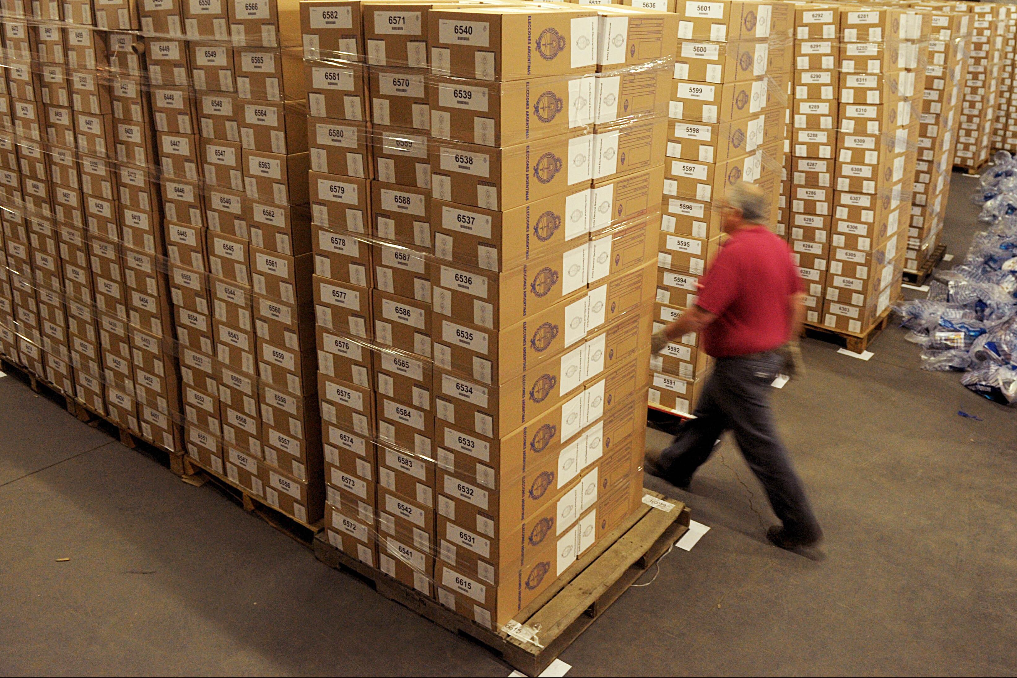 Los bonaerenses podrían votar una, dos o tres veces en 2025.