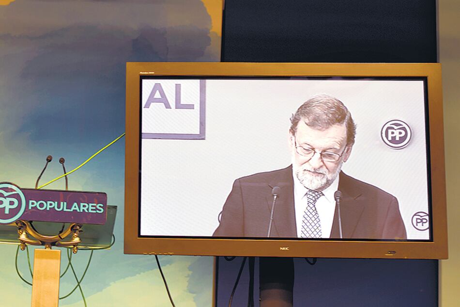 “El PP ha de seguir bajo el liderazgo de otra persona. Es lo mejor para el PP, para mí y para España”, dijo Rajoy.