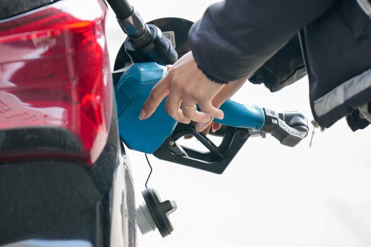 La nafta volvería a subir en abril