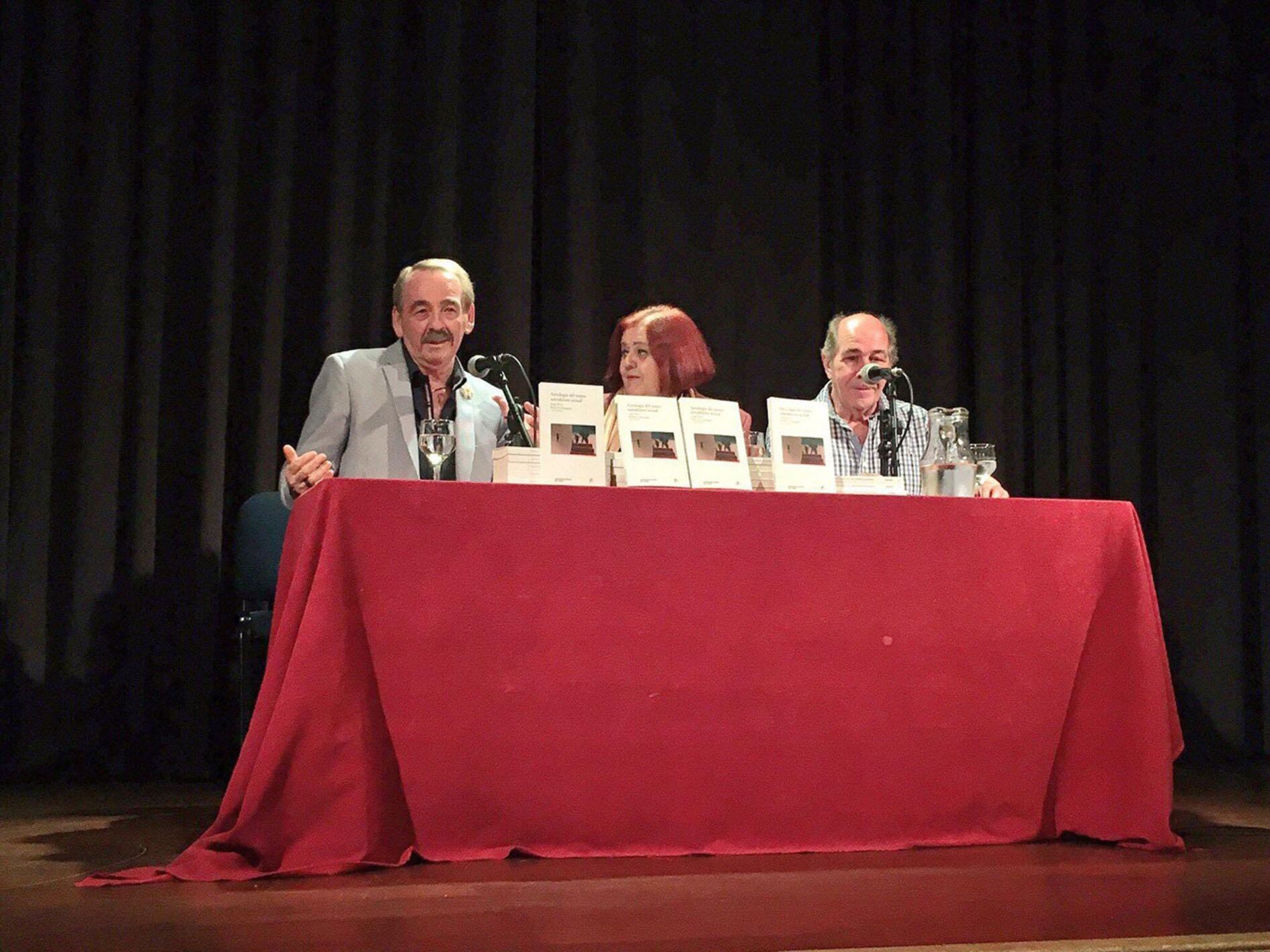 Roberto Schneider, Chiqui González y Jorge Ricci en la presentación del libro.