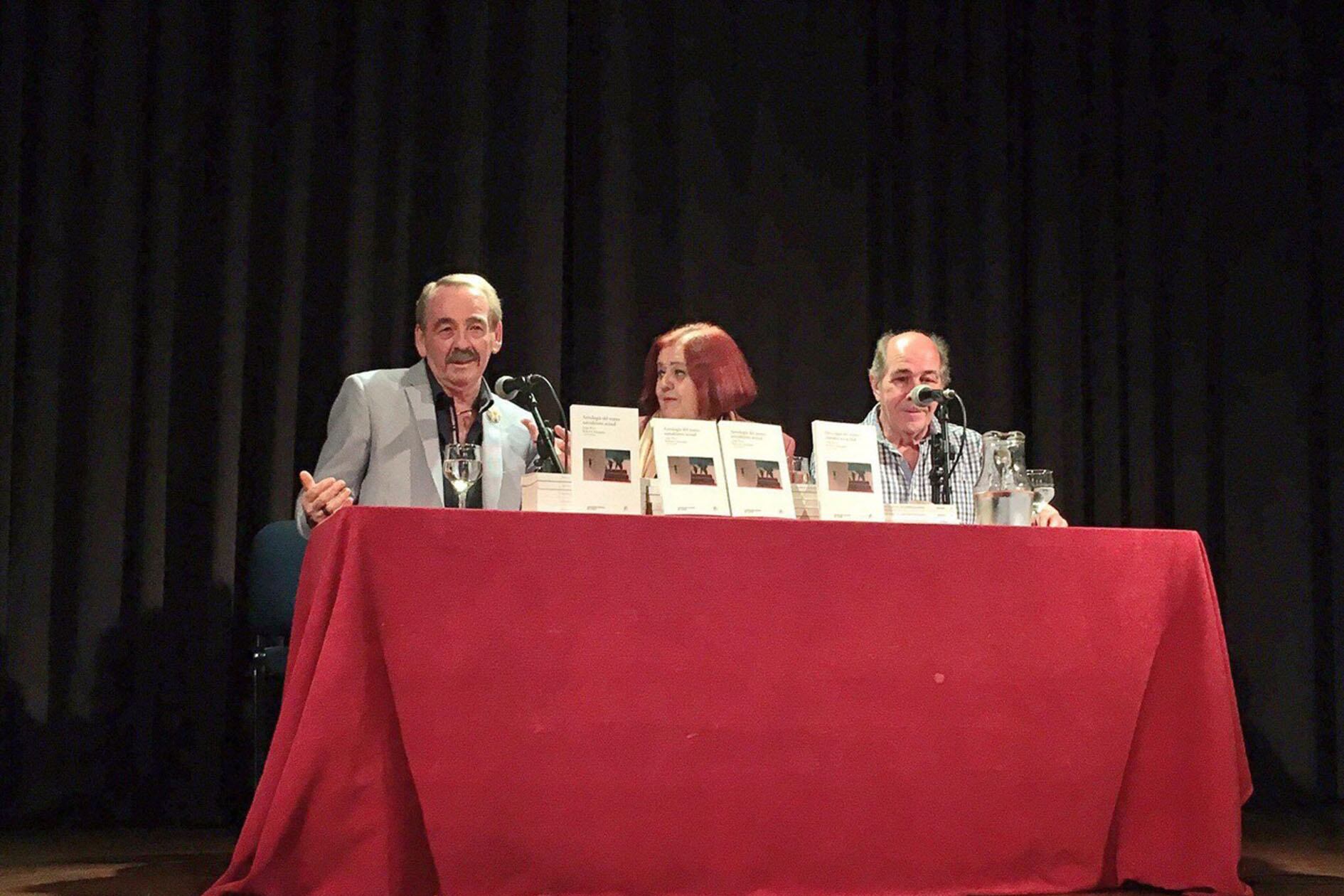 Roberto Schneider, Chiqui González y Jorge Ricci en la presentación del libro.