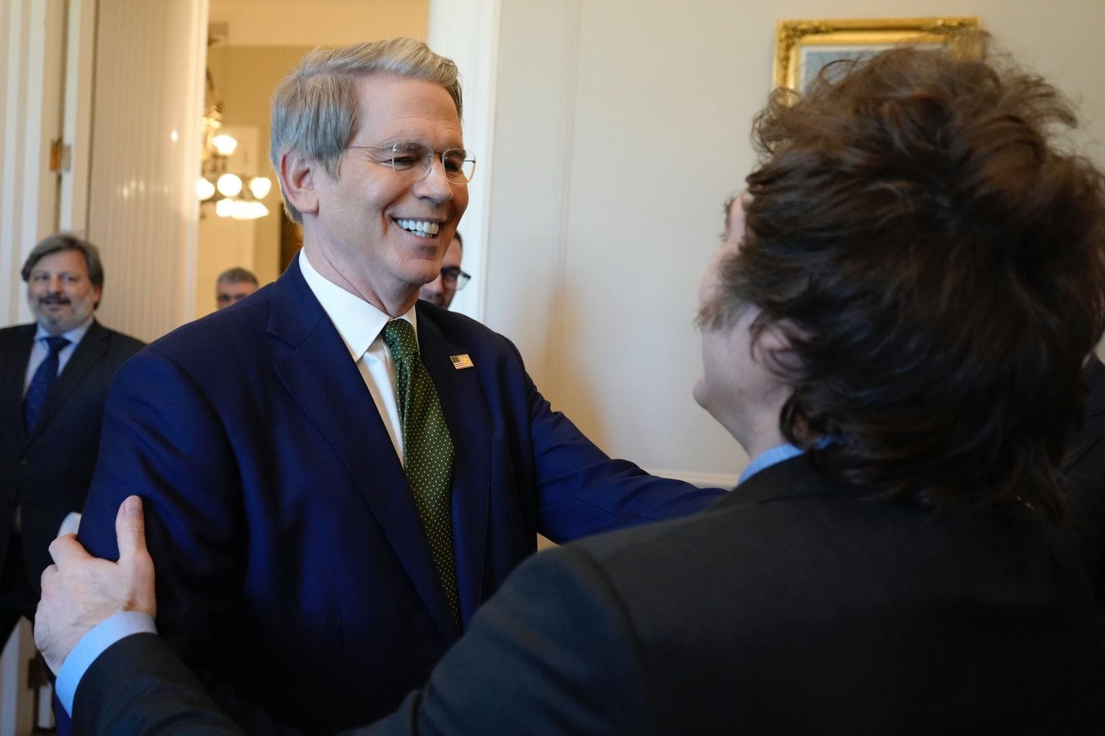 Scott Bessent, titular del Tesoro, avisó que saldrá a cubrir el plan económico de Milei