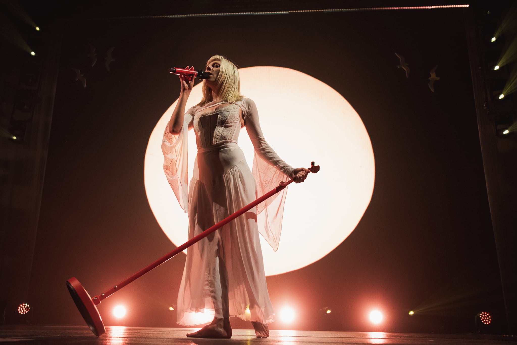 El show imitó la estructura de su disco What Happened to the Heart?, con una primera mitad de baladas y un segundo acto bien electropop