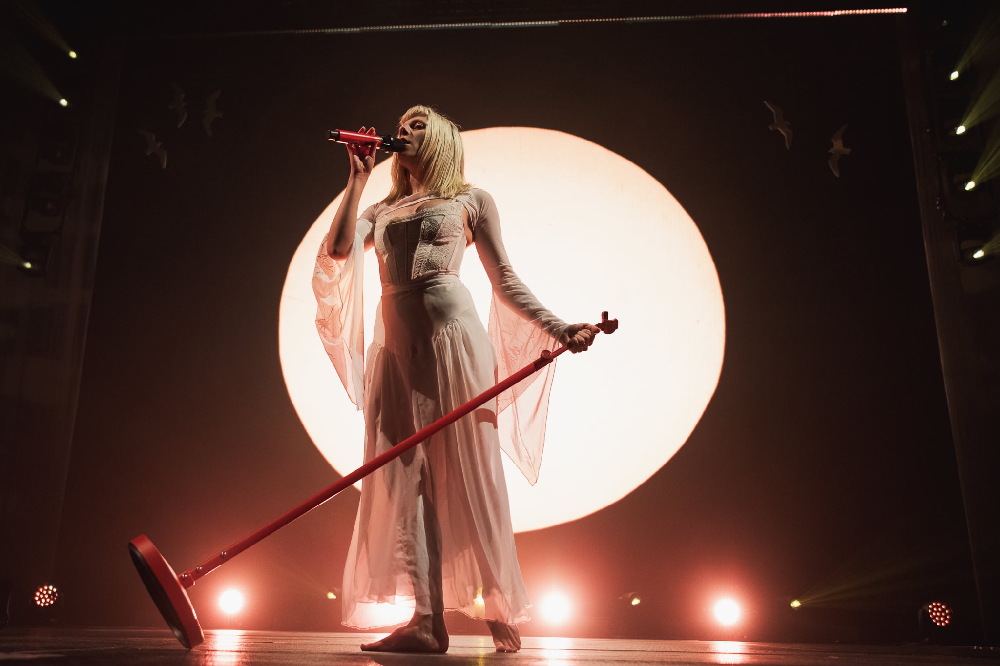 El show imitó la estructura de su disco What Happened to the Heart?, con una primera mitad de baladas y un segundo acto bien electropop