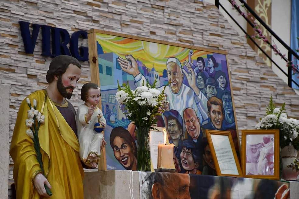 La figura de Francisco celebrada por los fieles de La Matanza. 