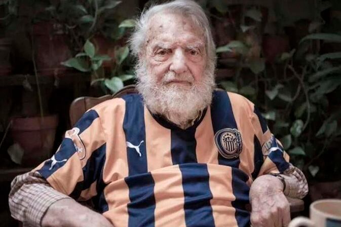 Osvaldo Bayer, hincha de Central y apasionado del fútbol