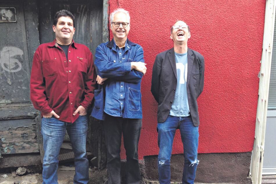 “Con Kenny y Tony siempre volvemos a la formación de trío y siempre aprendemos nuevas cosas”, explica Frisell.