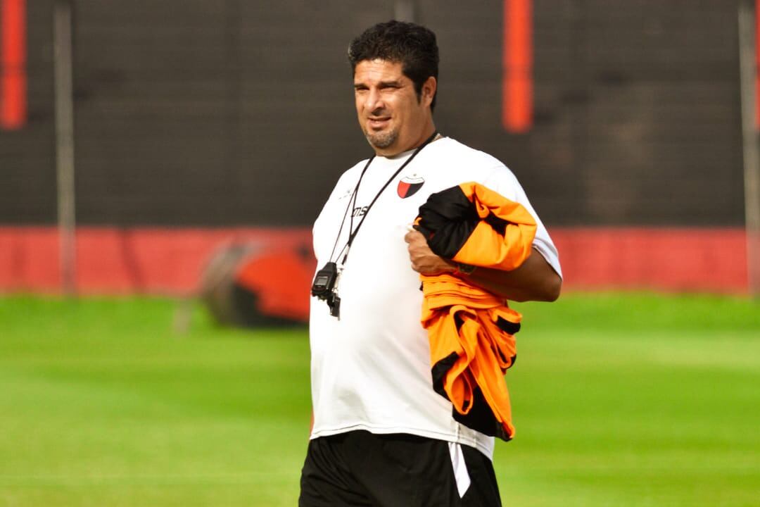 El uruguayo Saralegui no sigue en Santa Fe