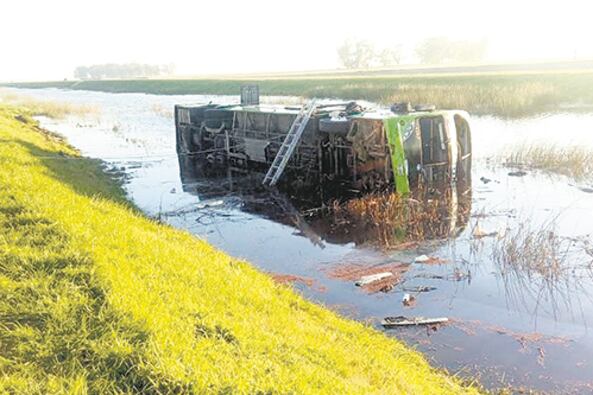 Los rescatistas dijeron que las víctimas fatales “estaban totalmente sumergidas”.