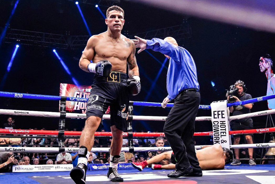 Lemos ya derribó a Clavero y palpita la victoria por KO