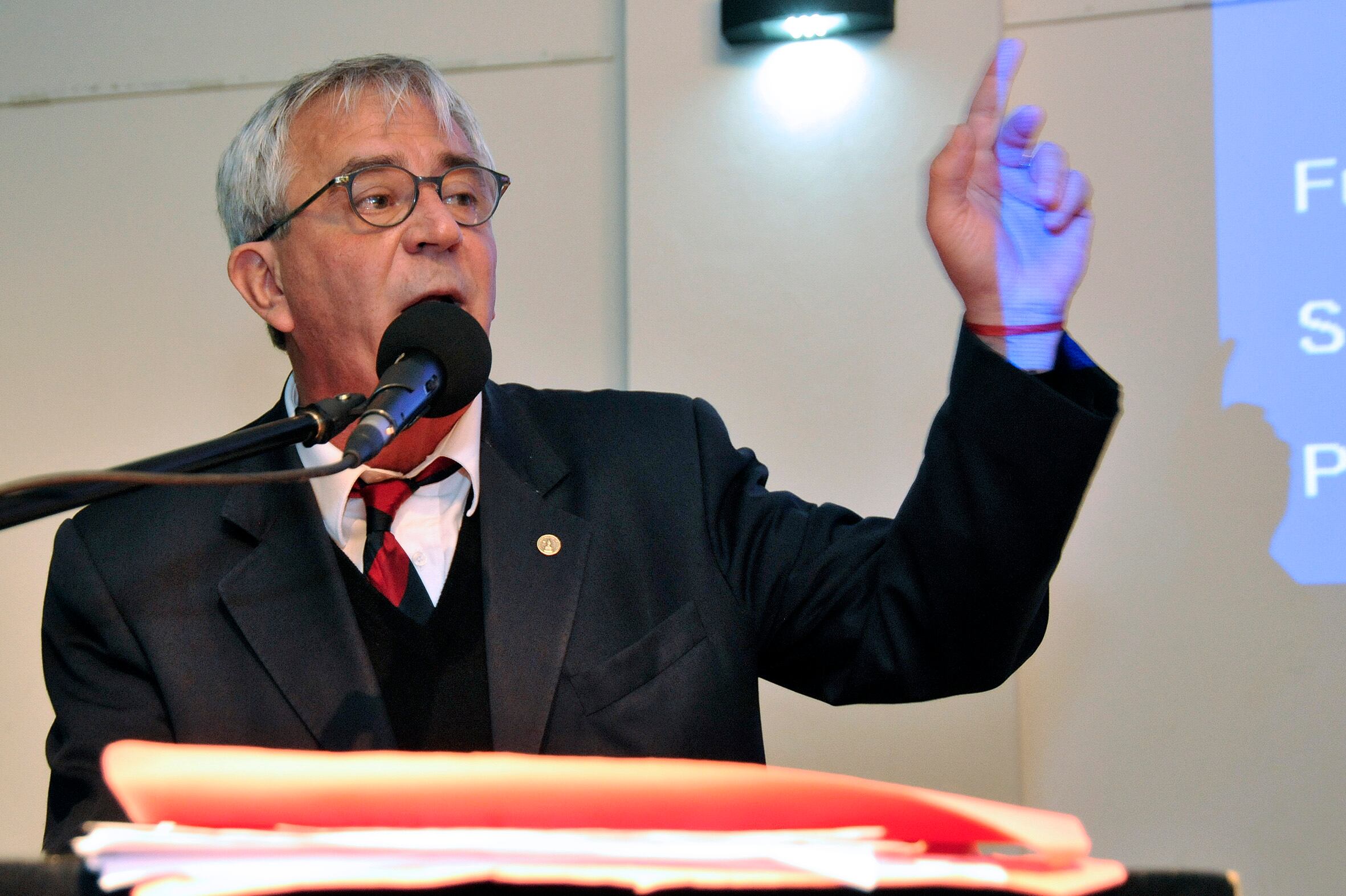 Aníbal Faccendini considera que en el caso de A. se produjo "violencia laboral de género". 