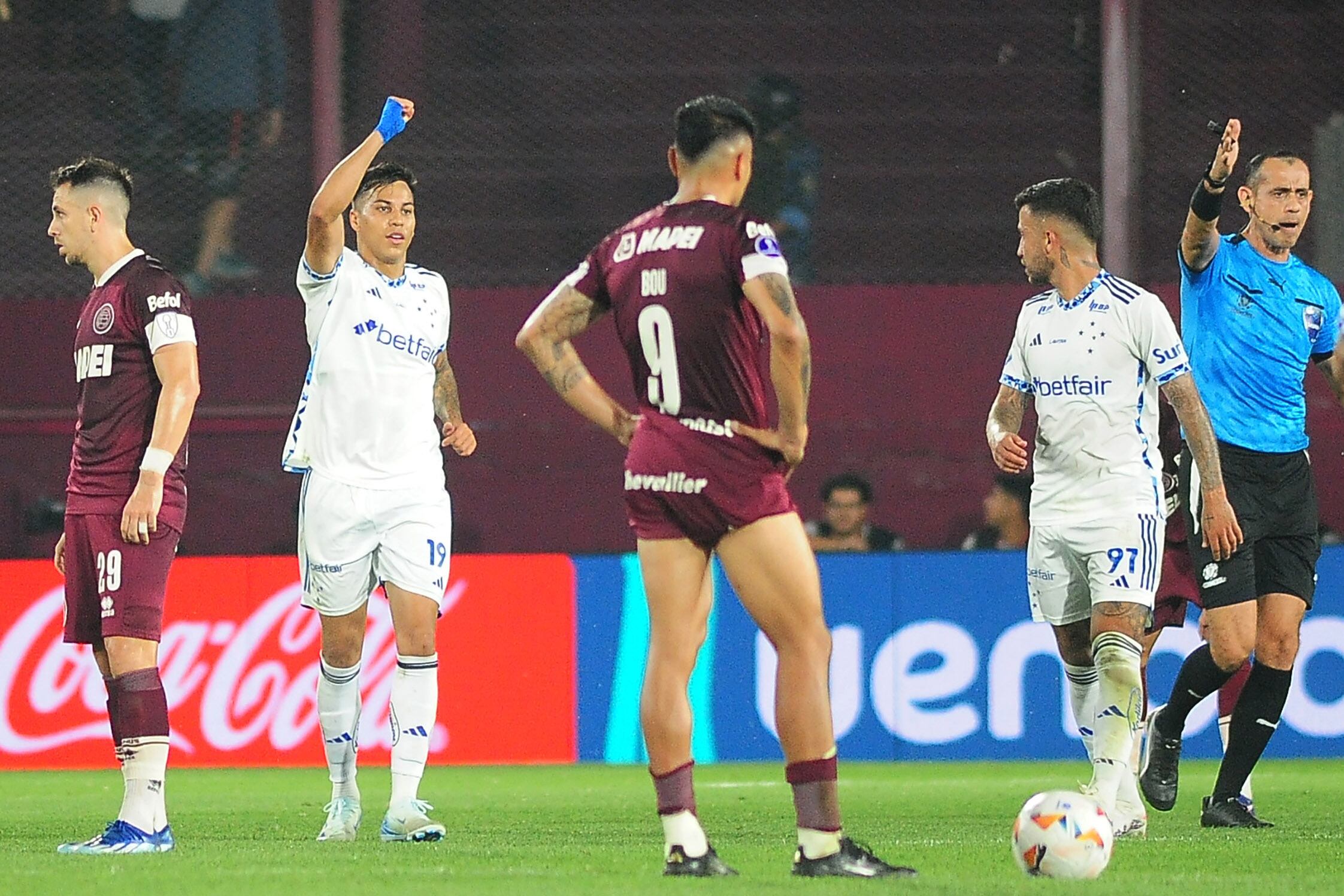 Kaio Jorge metió los dos goles de Cruzeiro en la serie contra Lanús.