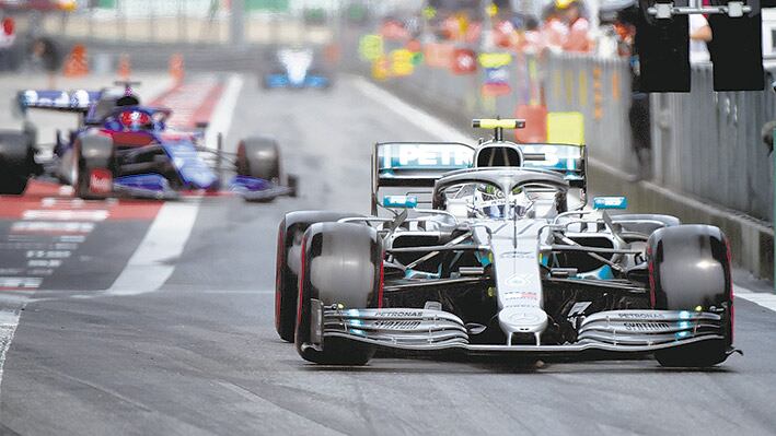 Bottas hizo la pole para una carrera histórica.