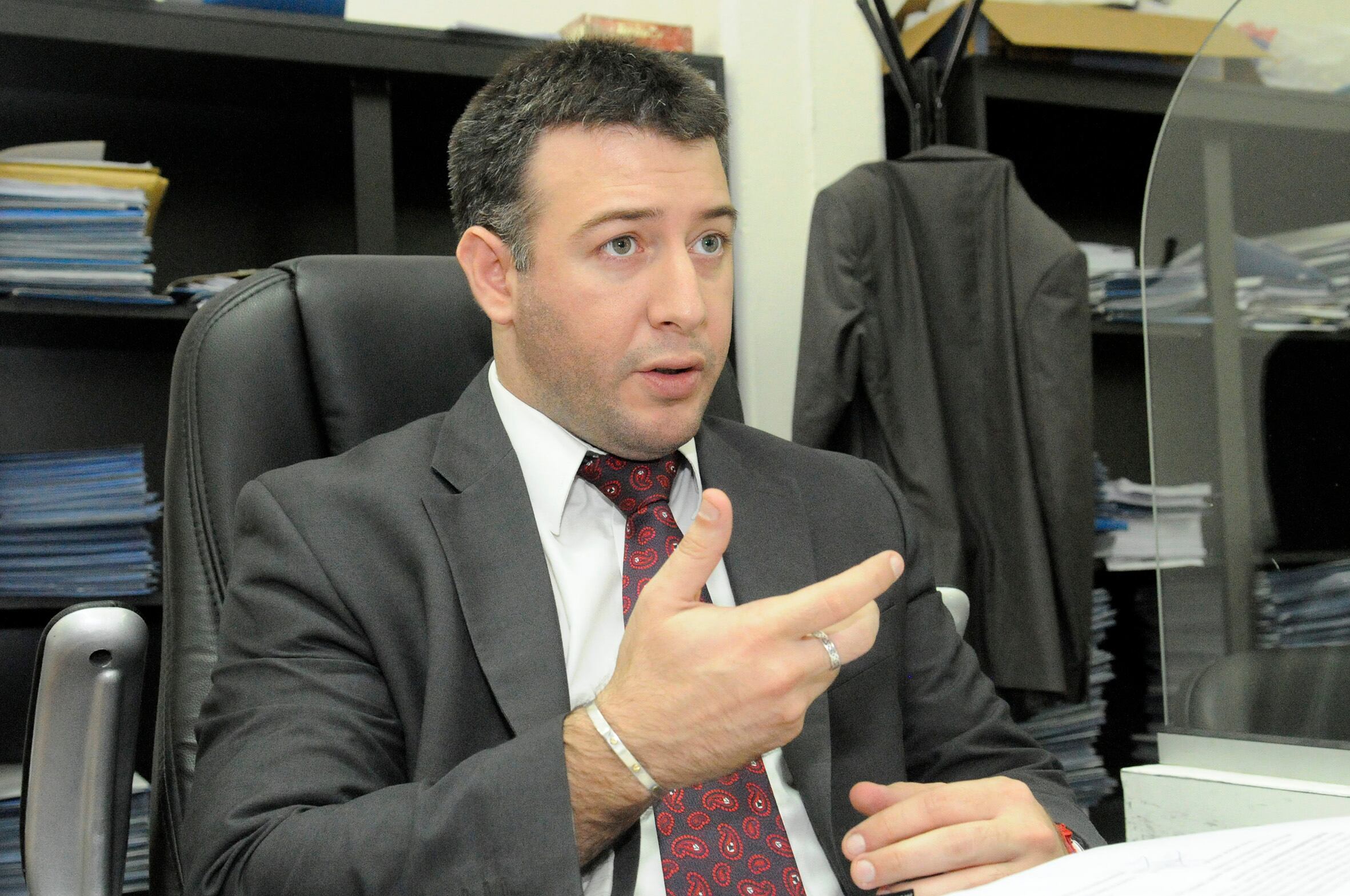 Ahora también investigan si Rodrigo ordenó intervenir teléfonos de otros abogados.